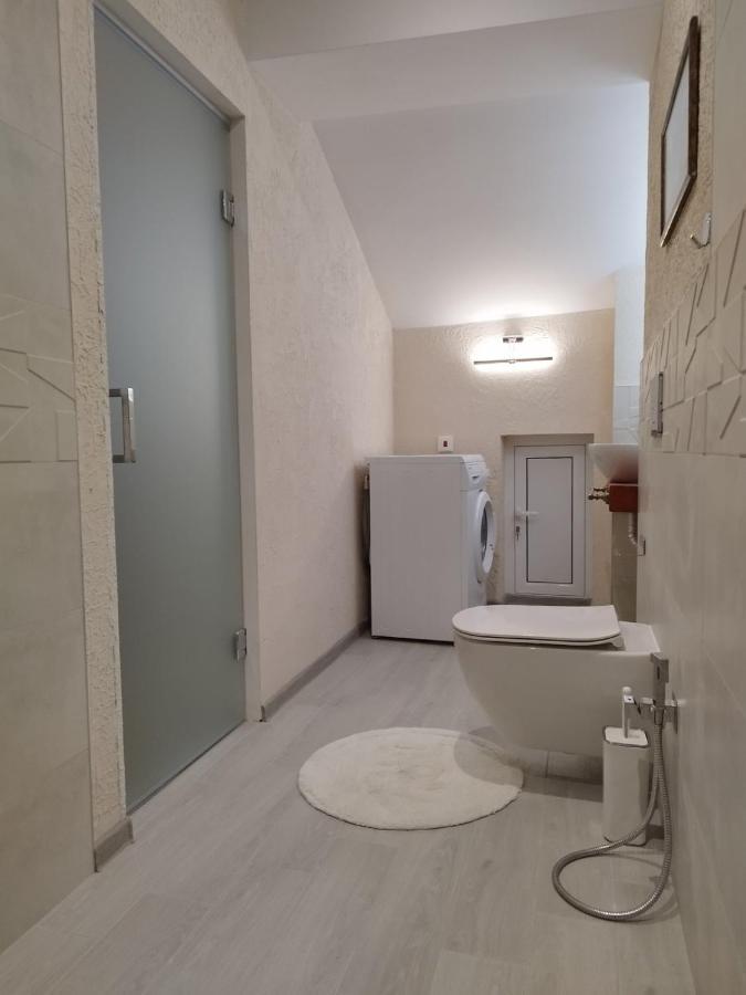 Апартаменти Artistic Loft With Amazing View, Mrenicov