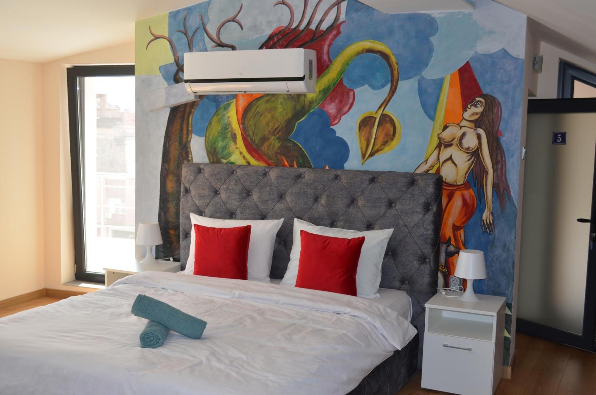 Апартаменти Artistic Loft With Amazing View, Mrenicov Пловдив