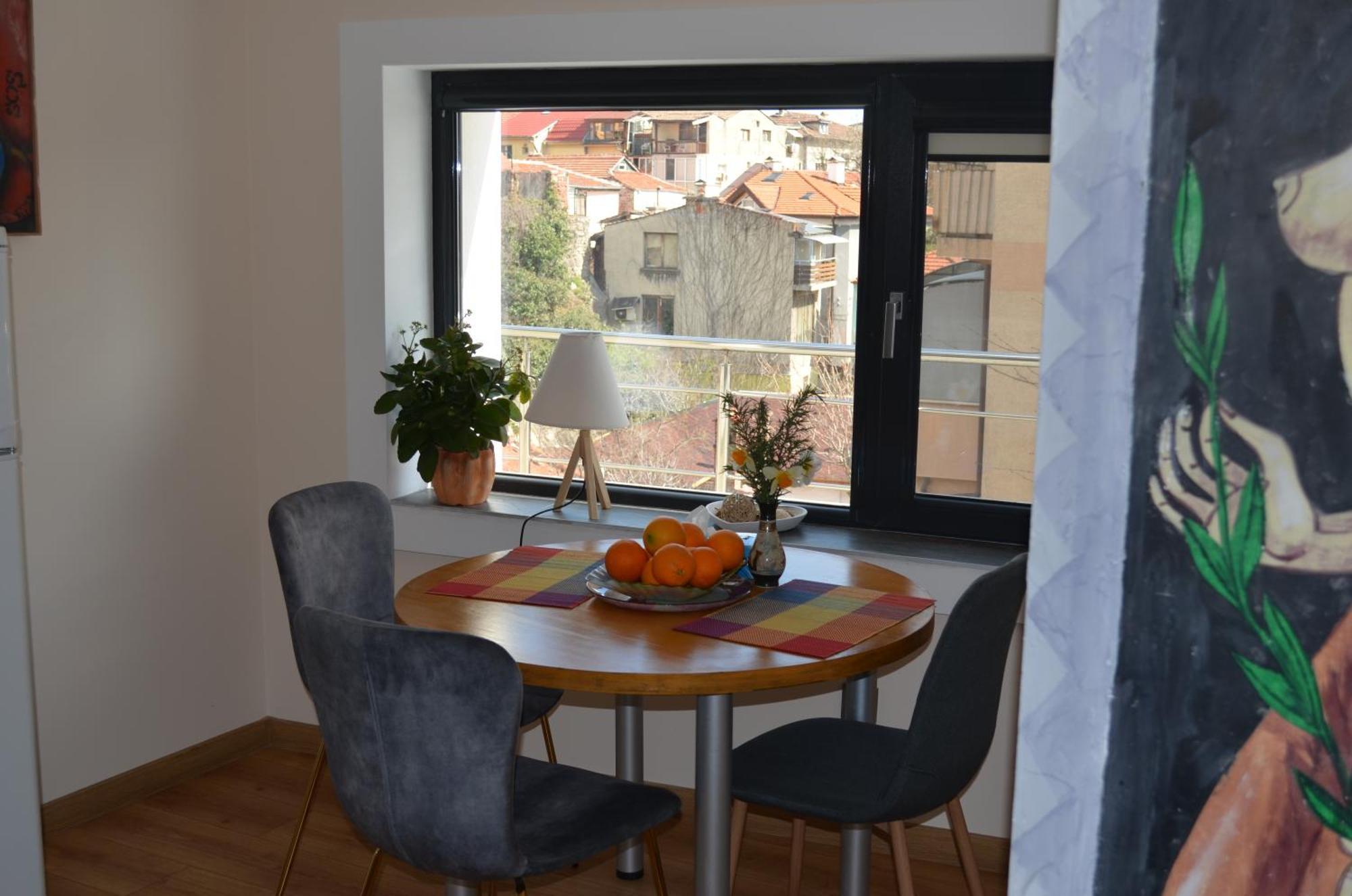 Artistic Loft With Amazing View, Mrenicov Апартаменти *