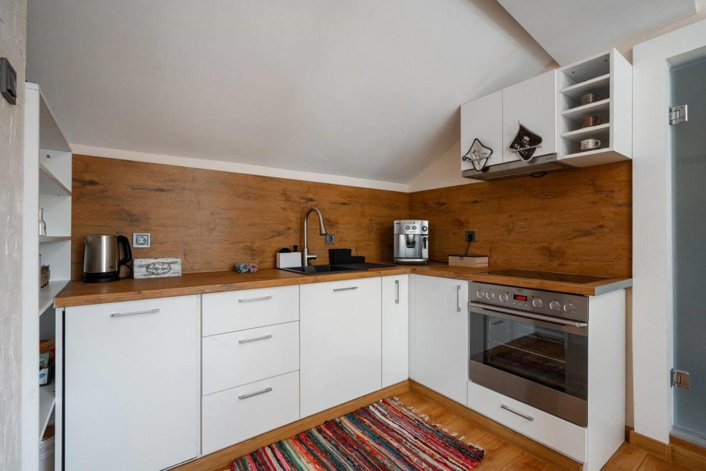 Artistic Loft With Amazing View, Mrenicov Daire