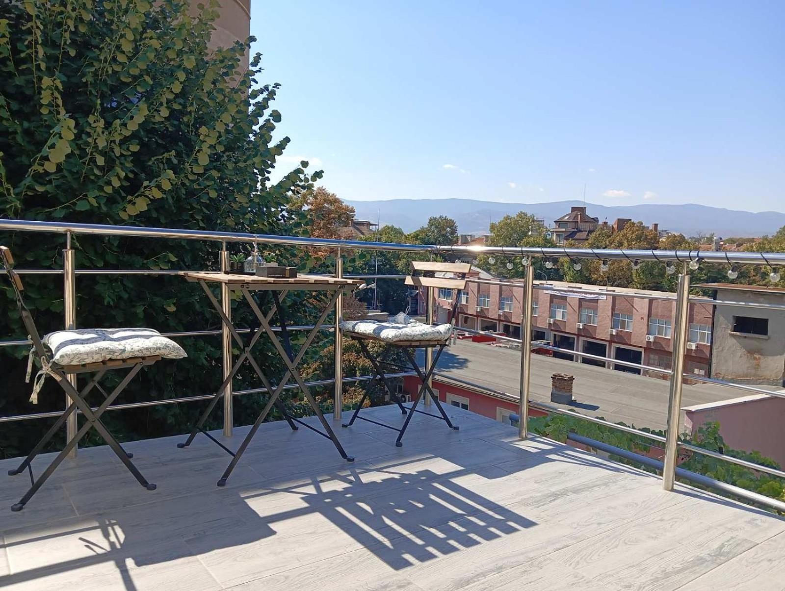 Апартаменти Artistic Loft With Amazing View, Mrenicov